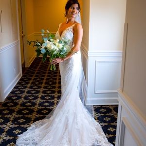 Gorgeous, comfortable wedding dress.